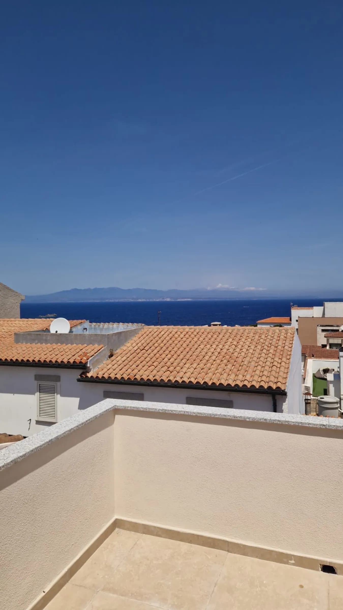 Azuni 15 — Vista mare con orizzonte sulla Corsica